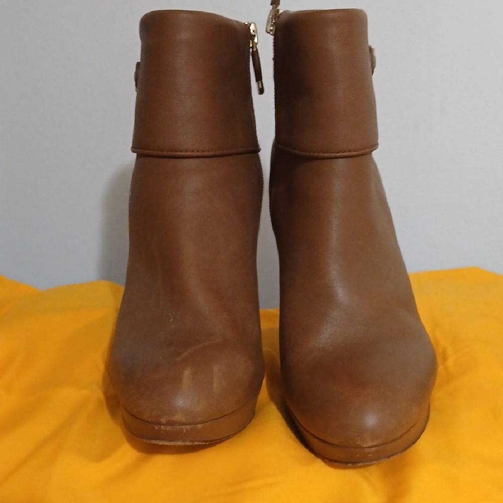Vero Cuoio Tan Ankle Booties